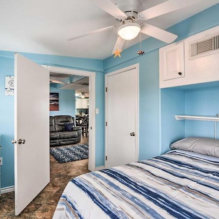 Surfside Beach Gem With Deck - 1 Block To Shore! Фрипорт Экстерьер фото