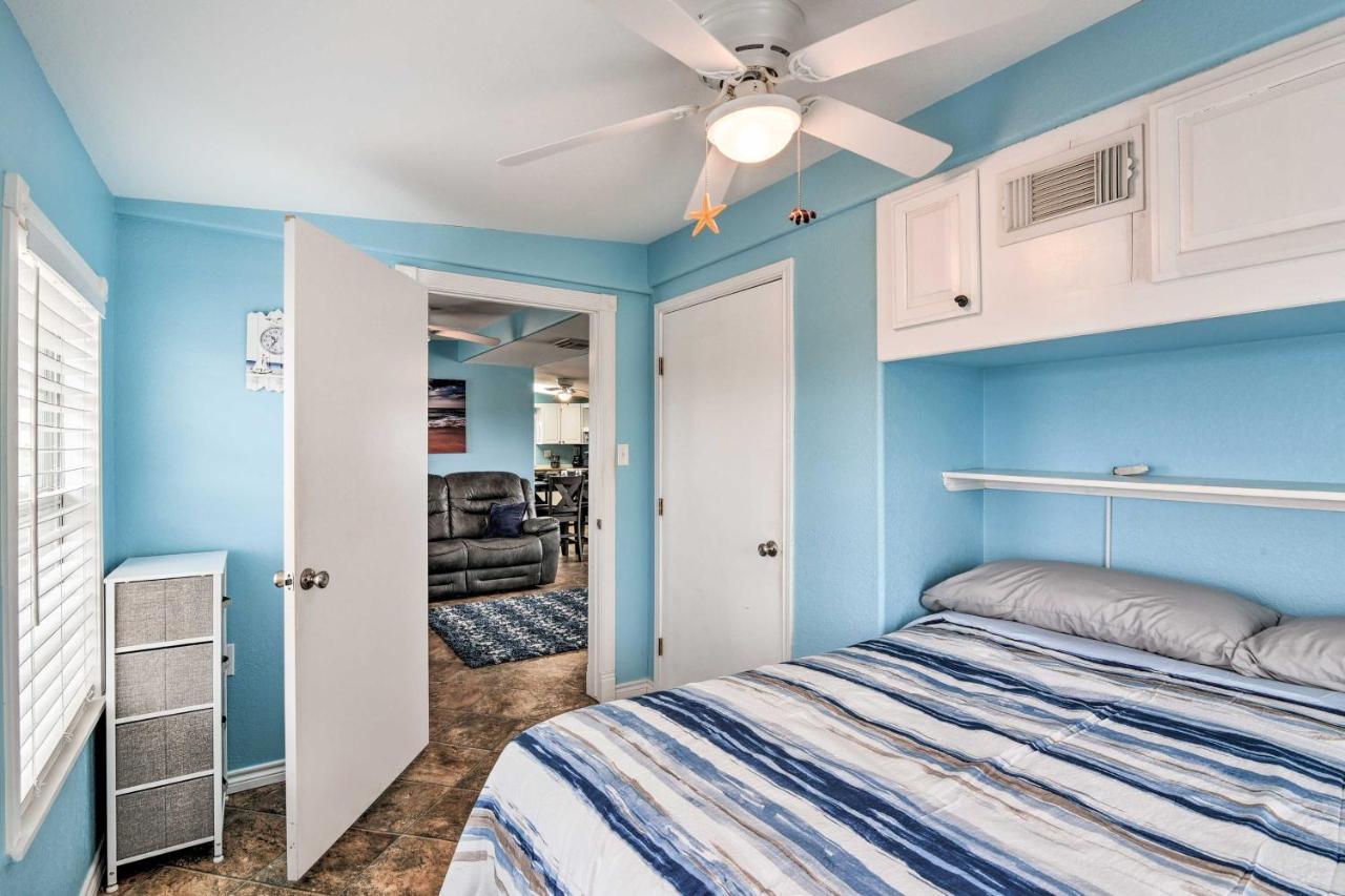 Surfside Beach Gem With Deck - 1 Block To Shore! Фрипорт Экстерьер фото